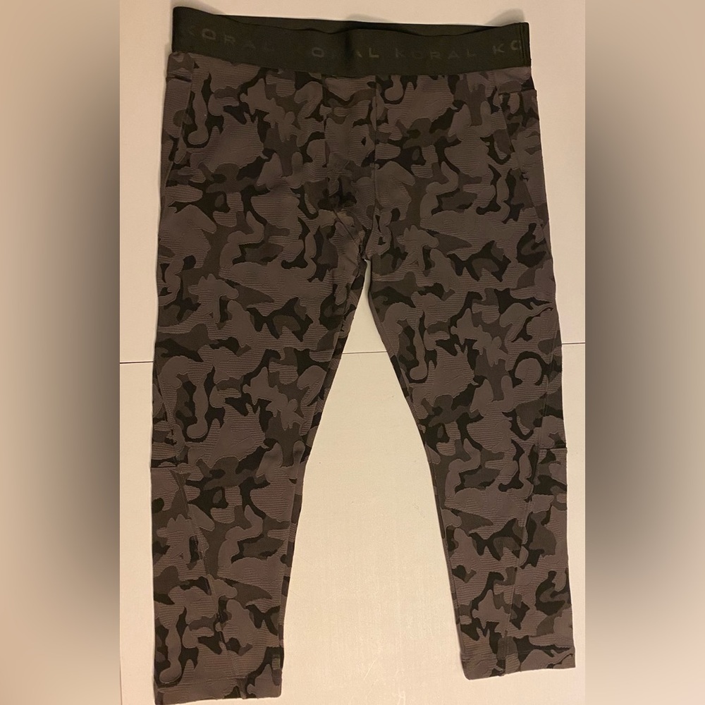 🧁🆕 KORAL Knit Jacquard Crop Legging